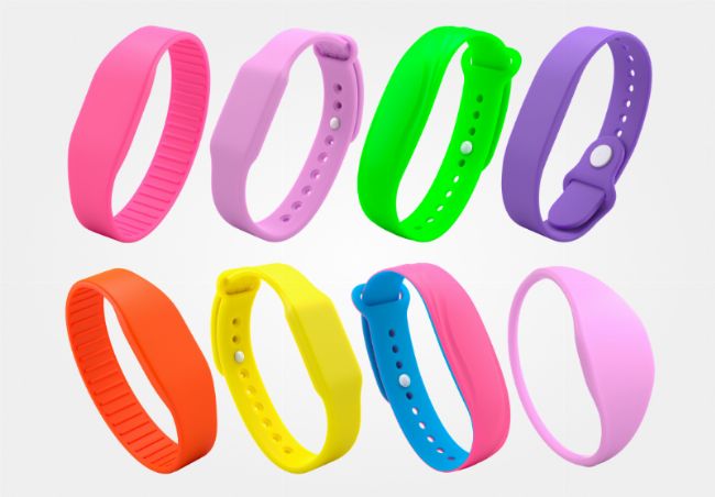 Удобная безналичная оплата и качественная система пропусков в ночном клубе с браслетами от RFID-CARDS